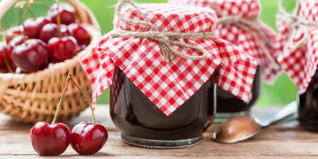طرز تهیه مربای آلبالو خانگی